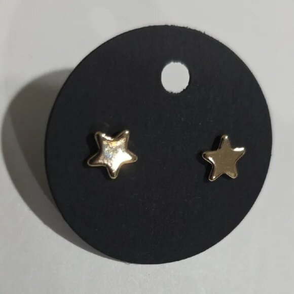 Stunning Gold Star Stud Earrings - Minimalist Dainty Women's Fashion Jewelry - Picture 3 of 10